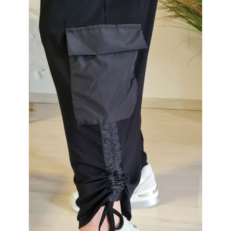 Judit-fekete, zsebes, kényelmes nadrág